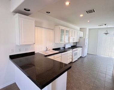 1513 Homeward Cloud Avenue - Photo Thumbnail 2