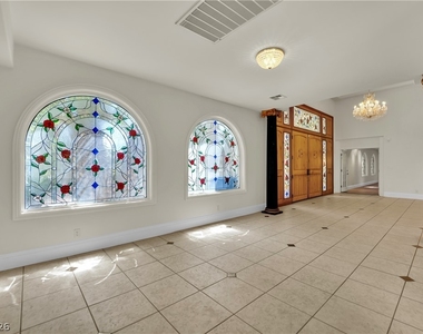 1250 Shadow Lane - Photo Thumbnail 2