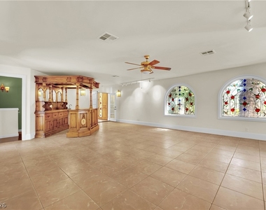 1250 Shadow Lane - Photo Thumbnail 7