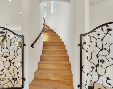 1250 Shadow Lane - Photo Thumbnail 17