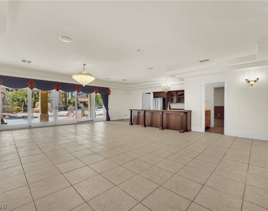1250 Shadow Lane - Photo Thumbnail 5