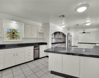 1250 Shadow Lane - Photo Thumbnail 13