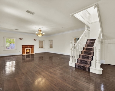 1250 Shadow Lane - Photo Thumbnail 9