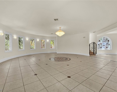 1250 Shadow Lane - Photo Thumbnail 4