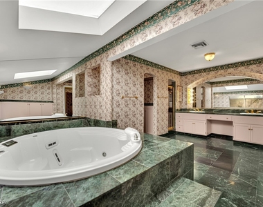 1250 Shadow Lane - Photo Thumbnail 12