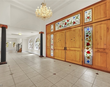 1250 Shadow Lane - Photo Thumbnail 1