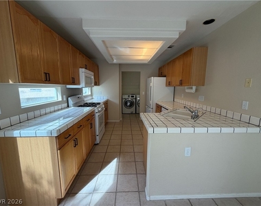 3425 Yorkminster Street - Photo Thumbnail 6