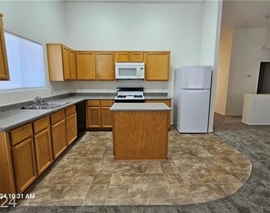 621 Majestic Sky Drive - Photo Thumbnail 4