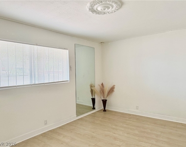 575 S Royal Crest Circle - Photo Thumbnail 25