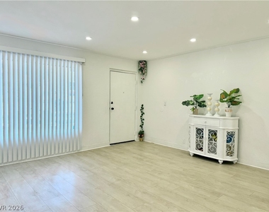 575 S Royal Crest Circle - Photo Thumbnail 10