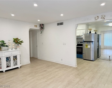575 S Royal Crest Circle - Photo Thumbnail 7