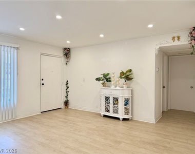 575 S Royal Crest Circle - Photo Thumbnail 8