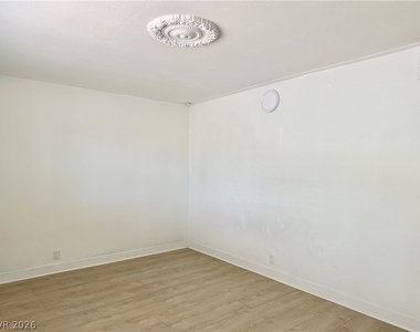 575 S Royal Crest Circle - Photo Thumbnail 24