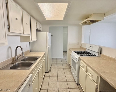 1625 Crest Haven Avenue - Photo Thumbnail 4