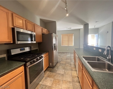 804 Peachy Canyon Circle - Photo Thumbnail 3