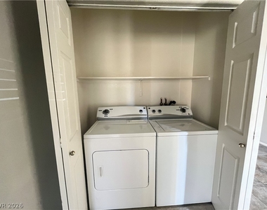 804 Peachy Canyon Circle - Photo Thumbnail 11