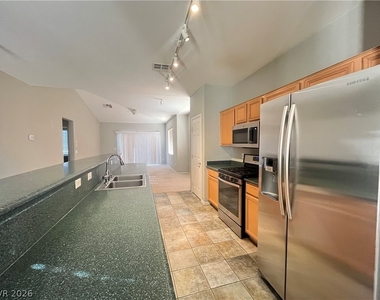 804 Peachy Canyon Circle - Photo Thumbnail 4