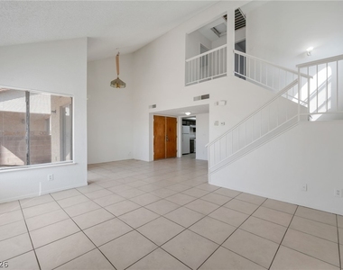 4427 Faberge Avenue - Photo Thumbnail 4