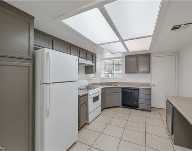 4427 Faberge Avenue - Photo Thumbnail 5