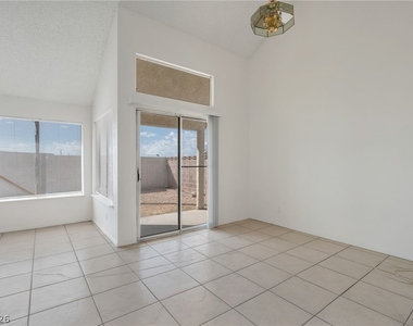 4427 Faberge Avenue - Photo Thumbnail 2