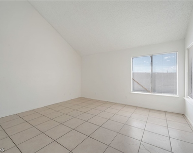 4427 Faberge Avenue - Photo Thumbnail 3