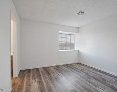 4427 Faberge Avenue - Photo Thumbnail 12