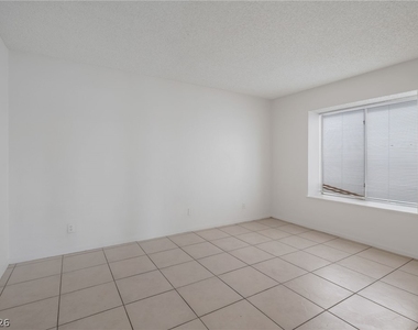 4427 Faberge Avenue - Photo Thumbnail 9