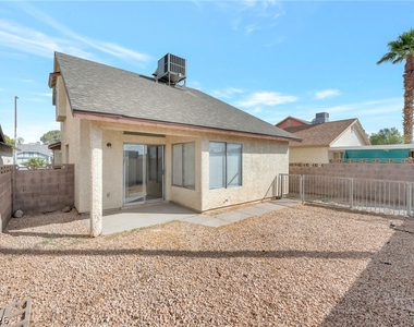 4427 Faberge Avenue - Photo Thumbnail 15
