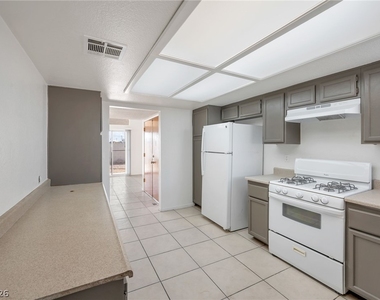 4427 Faberge Avenue - Photo Thumbnail 6
