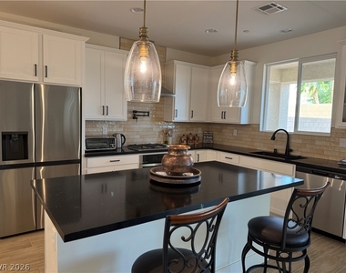8662 Albanese Avenue - Photo Thumbnail 5