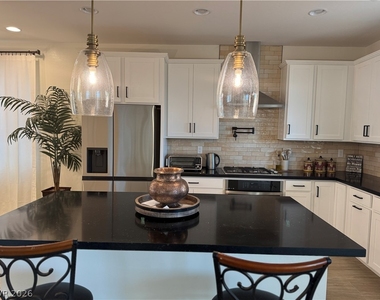 8662 Albanese Avenue - Photo Thumbnail 3