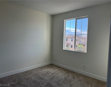 8662 Albanese Avenue - Photo Thumbnail 16