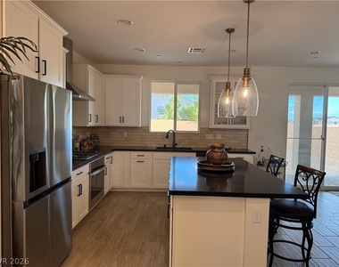 8662 Albanese Avenue - Photo Thumbnail 2