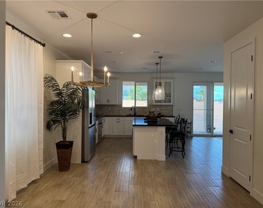 8662 Albanese Avenue - Photo Thumbnail 7