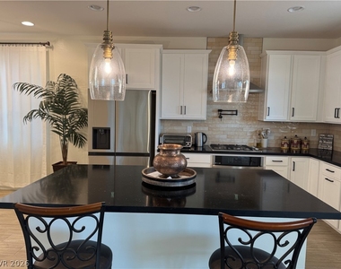 8662 Albanese Avenue - Photo Thumbnail 4