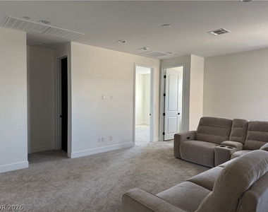 8662 Albanese Avenue - Photo Thumbnail 14