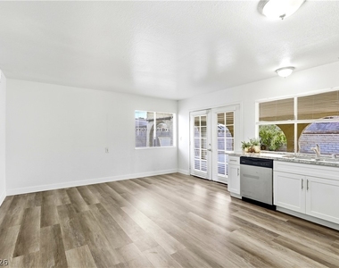 4828 Knollwood Drive - Photo Thumbnail 8
