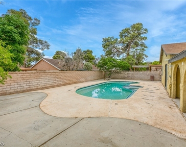 4828 Knollwood Drive - Photo Thumbnail 24