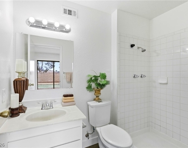 4828 Knollwood Drive - Photo Thumbnail 14