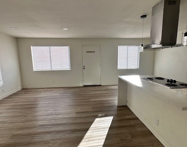 2121 Oceanus Lane - Photo Thumbnail 12