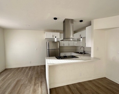 2121 Oceanus Lane - Photo Thumbnail 2