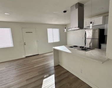 2121 Oceanus Lane - Photo Thumbnail 14