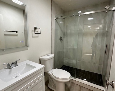 2121 Oceanus Lane - Photo Thumbnail 11