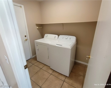 4709 Golden Palomino Lane - Photo Thumbnail 11