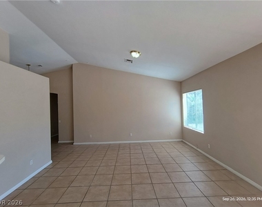 4709 Golden Palomino Lane - Photo Thumbnail 2