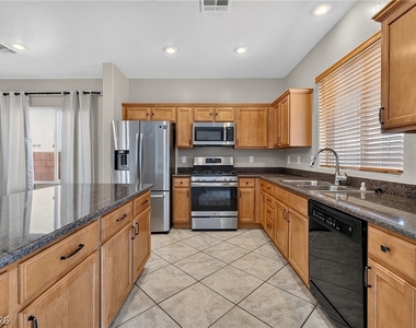 8105 Celina Hills Street - Photo Thumbnail 7
