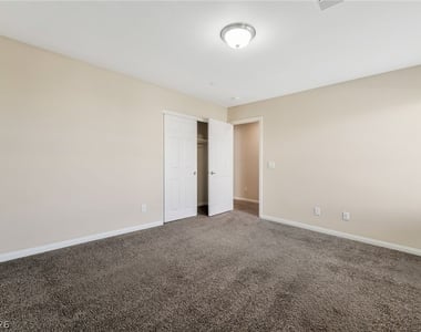 2915 Caxton Grove Drive - Photo Thumbnail 20