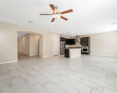 2915 Caxton Grove Drive - Photo Thumbnail 3