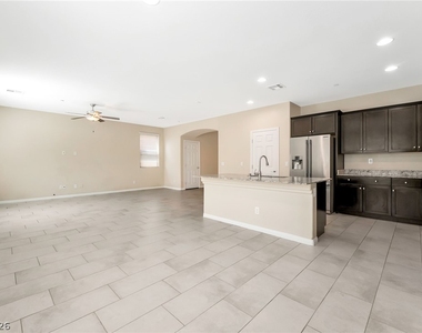 2915 Caxton Grove Drive - Photo Thumbnail 4