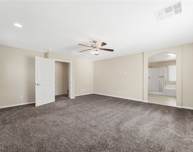 2915 Caxton Grove Drive - Photo Thumbnail 13